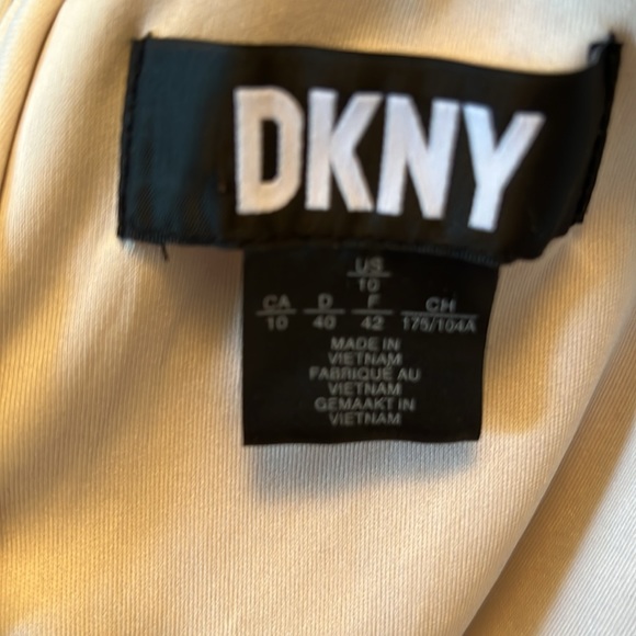 DNKY Size 10 EUC Animal Print Long Sleeve V-Neck Tiered Chiffon Dress (0120) - Picture 9 of 11